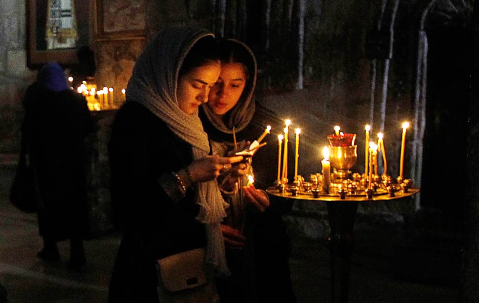 девушки в православном храме