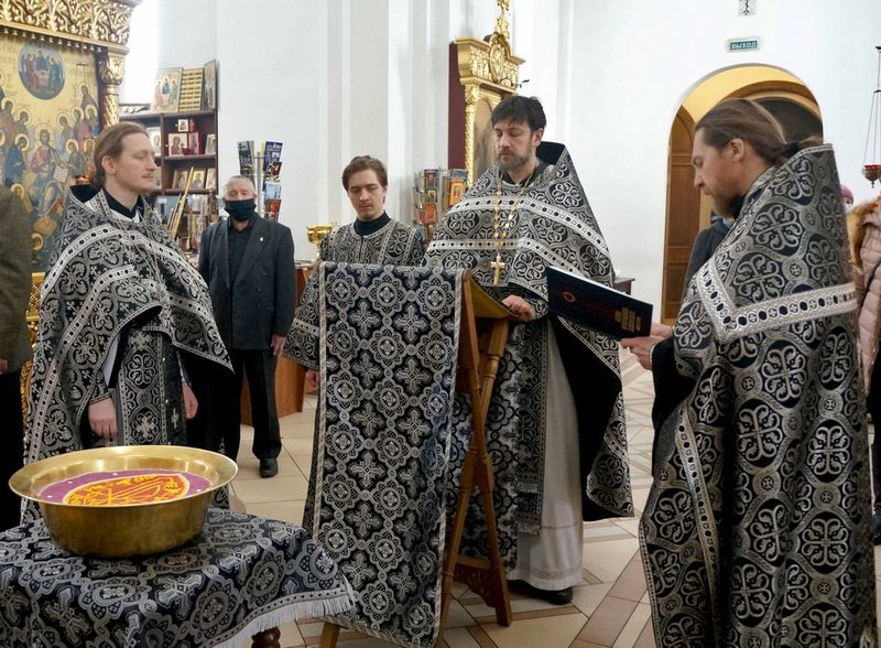 Виды православных богослужений (утреннее, вечернее и разные праздничные)