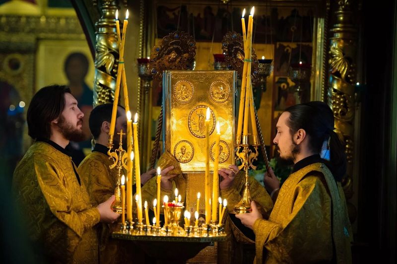 Виды православных богослужений (утреннее, вечернее и разные праздничные)