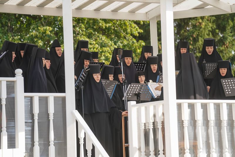 Женские монастыри и жизнь православных монахинь