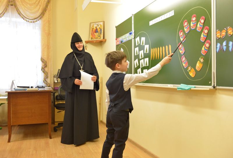 Чему учит православная школа