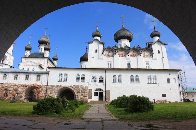 Соловецкий монастырь: остров духовности и испытаний